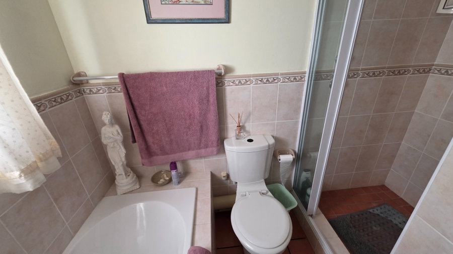 4 Bedroom Property for Sale in Boggomsbaai Western Cape